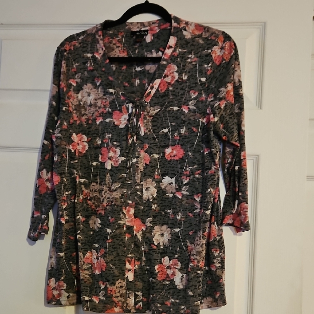 Floral Women's Top - Black and Pink